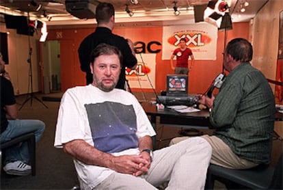 El director Julio Sánchez Valdés, ayer, durante el <i>casting </i>para su próxima película, <i>XXL</i>.