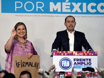 Xóchitl Gálvez y Marko Cortés, presidente del PAN, el 4 de julio en Ciudad de México.