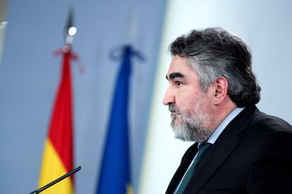 Fotografía facilitada por Moncloa del ministro de Cultura, José Manuel Rodríguez Uribes, durante la rueda de prensa ofrecida este martes en el Palacio de la Moncloa.