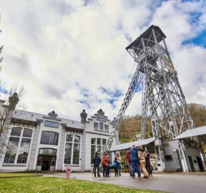 Entrada al Pozo San Luis, antigua mina del pueblo de La Nueva, que forma parte del Ecomuseo Minero Valle de Samuño (Asturias).