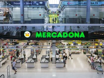 La entrada del establecimiento Mercadona en el Mercat del Ninot de Barcelona.