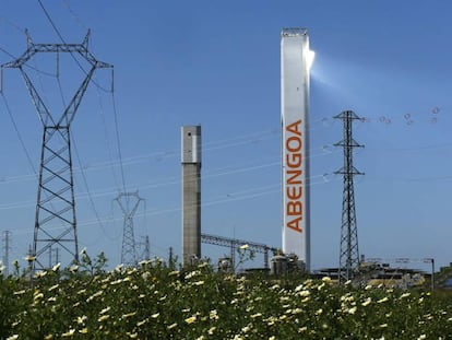 Uma torre da Abengoa em Sevilha. 