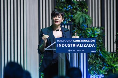 La ministra de Vivienda y Agenda Urbana, Isabel Rodríguez, en la presentación esta semana del Proyecto Estratégico para la Recuperación y Transformación Económica (PERTE) en Madrid.