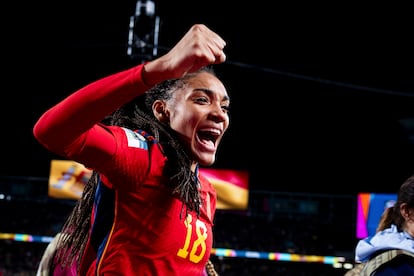 Salma Paralluelo celebrates her goal against Sweden last Tuesday in the World Cup semifinals.