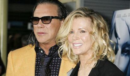 Mickey Rourke y Kim Basinger en la presentación de 'The informers', en abril de 2009.