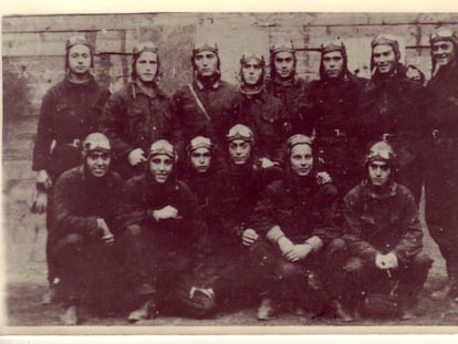Margalef (tercero por la izquierda, agachado) con sus camaradas de vuelo.