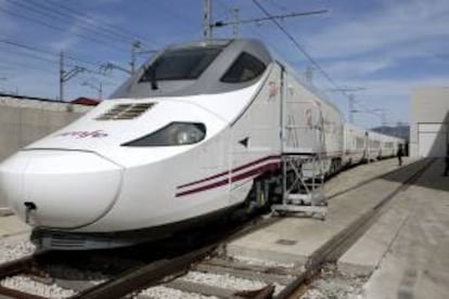 Tren en las instalaciones de la planta de patentes de Talgo, en la localidad madrileña de Las Matas. EFE/Archivo