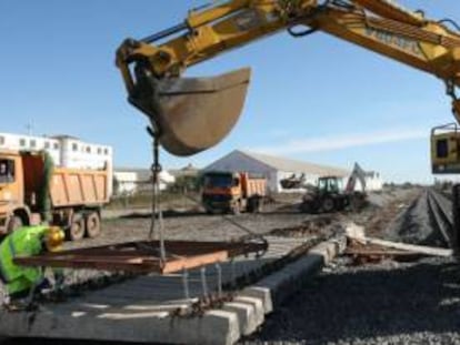 Trabajos de construcción en el trazado de alta velocidad a Extremadura.