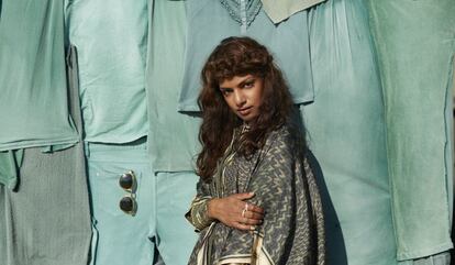 M.I.A., en la foto de la campaña de reciclaje de ropa usada.