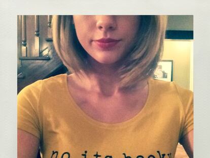 Taylor Swift com usa camiseta &quot;no its becky&quot;