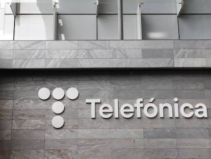 Telefónica España flexibiliza el teletrabajo en verano, pero los sindicatos piden más