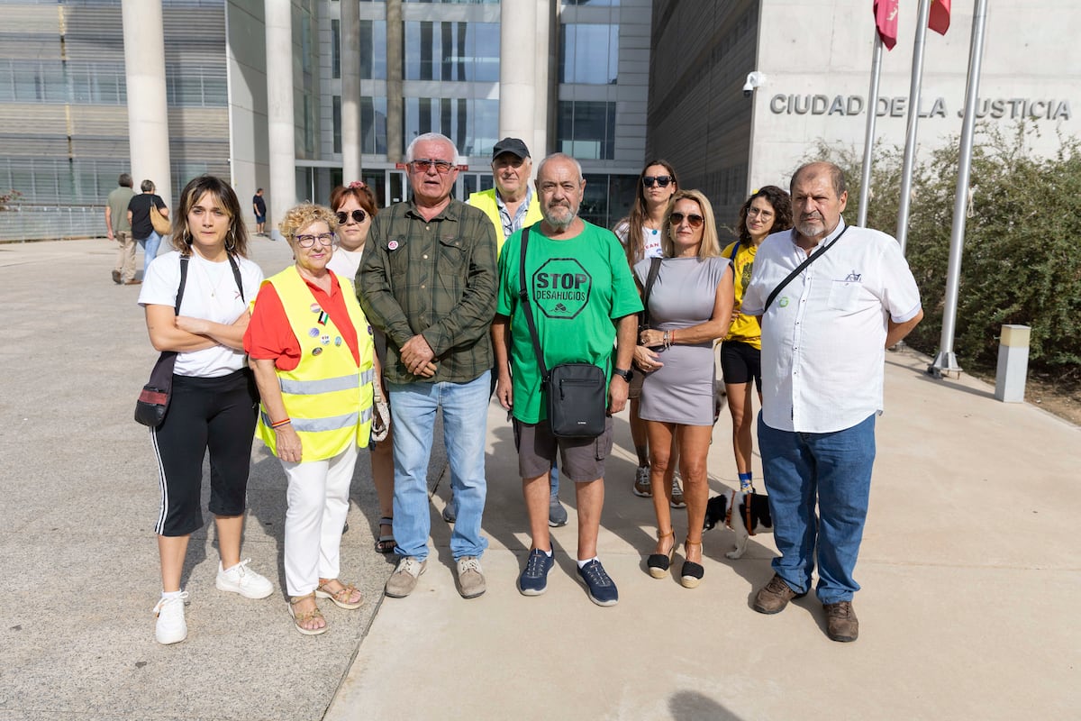 Suspendido temporalmente el desahucio de una mujer de 93 años con alzhéimer en Murcia