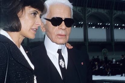 Ines de La Fressange y Karl Lagerfeld en un desfile de Chanel en 2011.