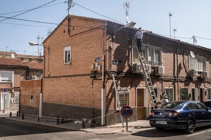 Viviendas unifamiliares en la colonia de los Bomberos, en Usera.