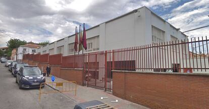 Fachada de la comisaría de la Policía Municipal del distrito Puente de Vallecas de Madrid.