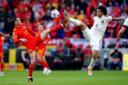 Axel Witsel (derecha) disputa el balón a Gareth Bale durante el Galés-Bélgica de la Liga de las Naciones disputado el pasado 11 de junio en Cardiff.