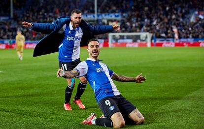 Joselu celebra su segundo gol, que supuso la victoria del Alavés ante el Levante (2-1). /AFP7