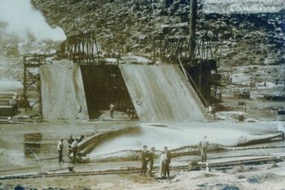 Instalaciones pertenecientes a la factoría ballenera de Caneliñas (Cee) en los años 20 del siglo pasado.