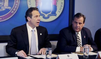 Los gobernadores de Nueva York, Andrew Cuomo y de Nueva Jersey, Chris Christie, en la conferencia de prensa de este viernes.