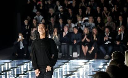 Alexander Wang tras el desfile de la colecci&oacute;n primavera/verano de Balenciaga para 2015.