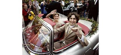 Justin Trudeau el día de su de boda con Sophie Gregoire. Conduce el Mercedes 300 que condujo su padre en 1959. La imagen es del 5 de mayo de 2005.