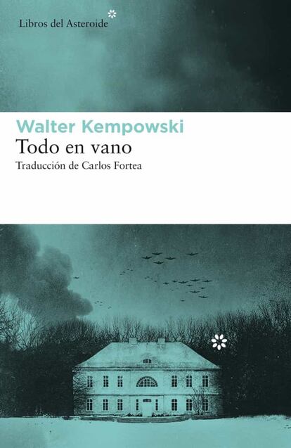 Una novela de prosa distinguida, en la que el autor, Walter Kempowski, narra el fin de la Alemania nazi, en el final de la Segunda Guerra Mundial. Retrata lo que supuso para el pueblo alemán la caída del Tercer Reich. 'Todo en vano' (Libros del Asteroide, 22,85 euros) está ambientada en una finca acomodada, en la que vive Katharina von Globig, con un marido ausente en Italia, su hijo y una tía que ejerce de ama de llaves. La casa da cobijo a curiosos personajes amenazados por el avance del Ejército ruso. 