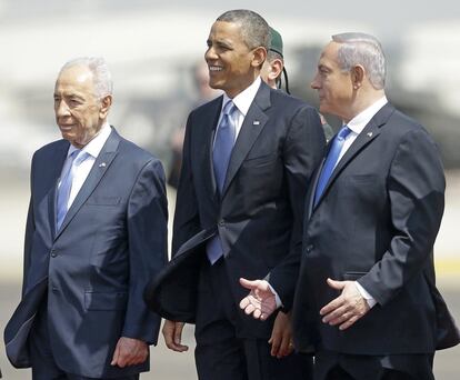 Simón Peres con el primer ministro de Israel Benjamin Netanyahu (derecha) y Obama, en la última visita del presidente de EE UU a Israel.