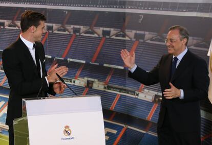 Bale y Florentino, durante el transcurso del acto.