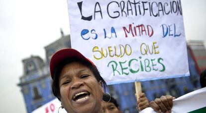 Trabalhadora doméstica em uma manifestação em Lima em 2012.