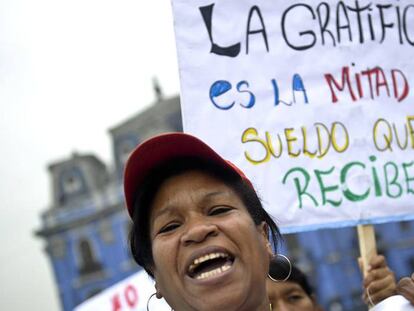 Una trabajadora doméstica durante una manifestación en Lima en 2012.