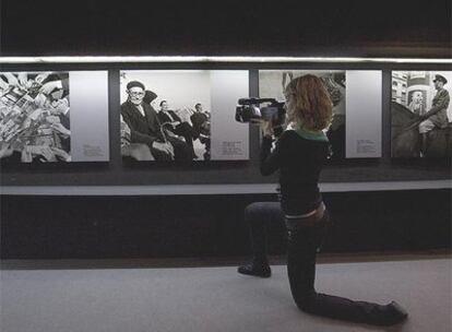 Imagen de la exposición de fotos de Català-Roca en el COAC.