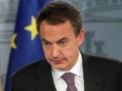 El presidente del Gobierno, José Luis Rodríguez Zapatero, durante la rueda de prensa que ha ofrecido, hoy en el Palacio de La Moncloa