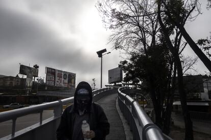 La garita de San Ysidro, el punto fronterizo que se ha señalado en varias ocasiones como uno de los lugares con mayor tráfico humano del mundo, luce completamente desolada. El tránsito en esa zona ha disminuido un 70%.