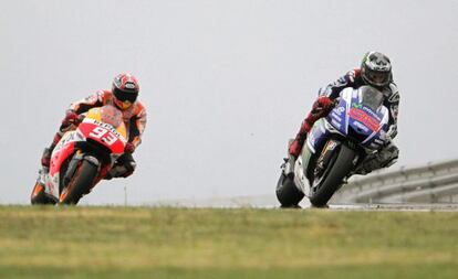 Lorenzo y Márquez durante la lluviosa carrera del gran premio de Aragón. 