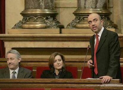 Los diputados del PP Josep Llobet, Carina Mejías y Daniel Sirera, ayer en el Parlament.