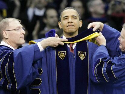 El presidente Barack Obama fue nombrado en 2009 doctor Honoris Causa por la Universidad de Notre Dame, una de las instituciones que participa en la demanda.