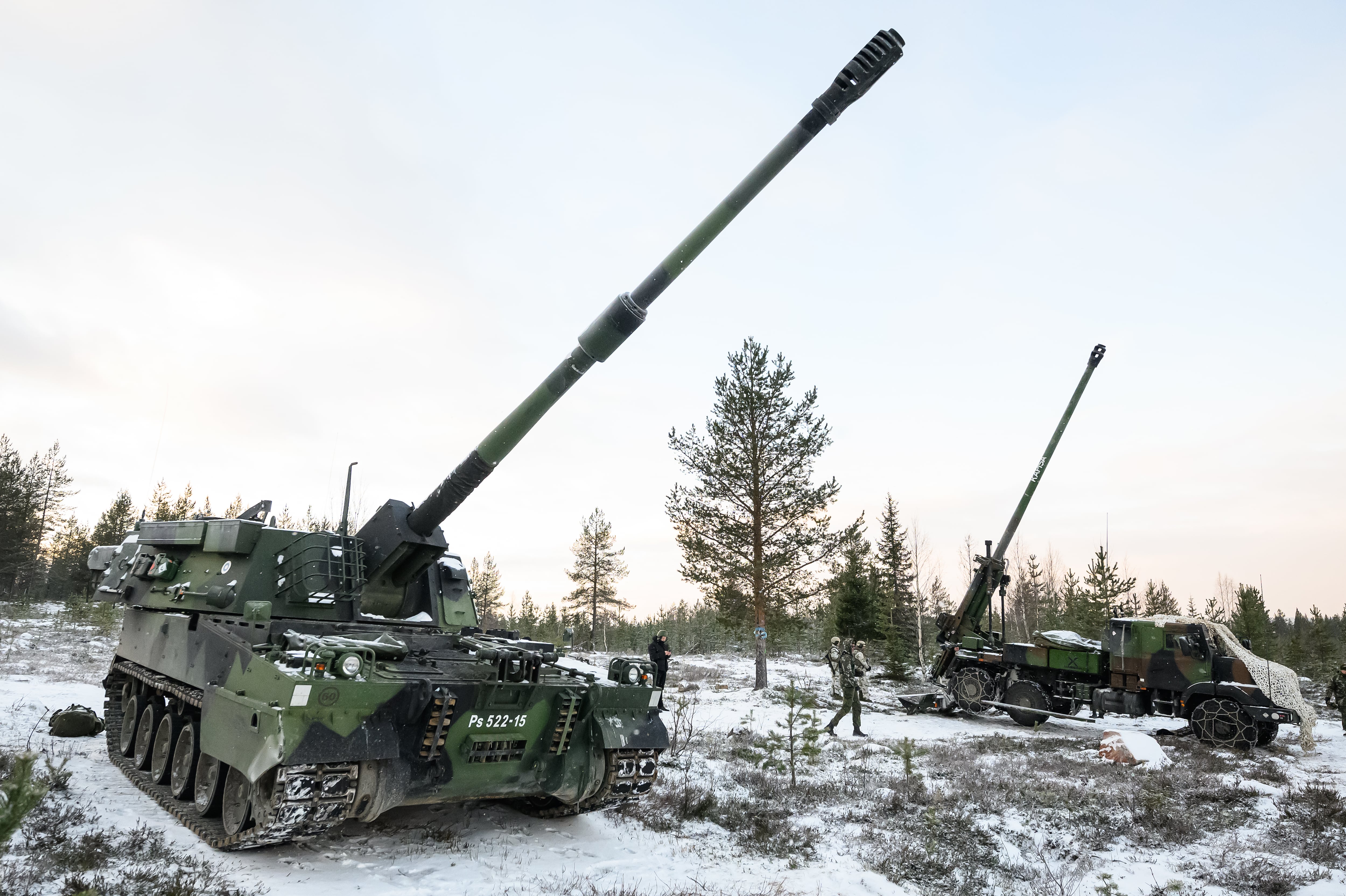 Indra sella su alianza con la surcoreana Hanwha para el megacontrato de artillería denunciado por Santa Bárbara