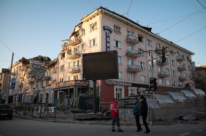 El bombardeado Hotel Ucrania, en Chernihiv.