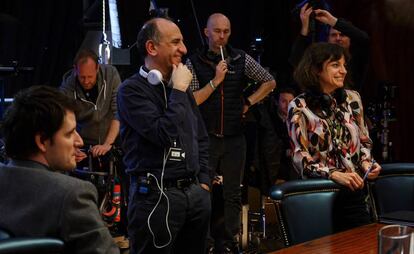 Armando Ianucci en el plató de 'Avenue 5', de HBO, en Londres.