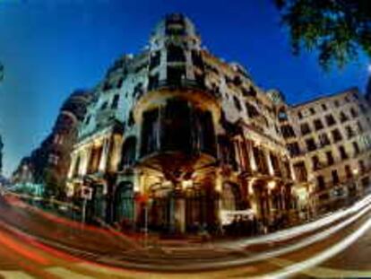 B 34481 - (11.5.2000) - Color - Edificio de la "Enher" en los "Jardinets" del Paso de Gracia de Barcelona - Foto : Carles Ribas -
