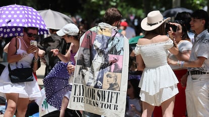 Ambiente previo al primer concierto de Taylor Swift en el estadio Santiago Bernabéu en Madrid.