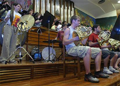 La Joven Orquesta ayer durante el ensayo general en la sede de la Sinfónica de Euskadi.