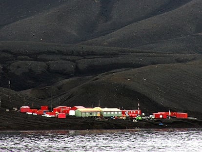 Isla Decepción: un volcán bajo el hielo de la Antártida
