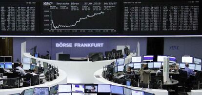 Traders en el parqué de la Bolsa de Francfort. Y punto.