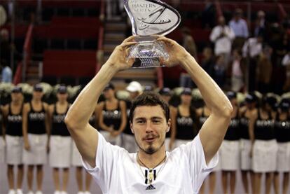 Marat Safin, tras ganar la final del Masters series de Madrid, en 2004.