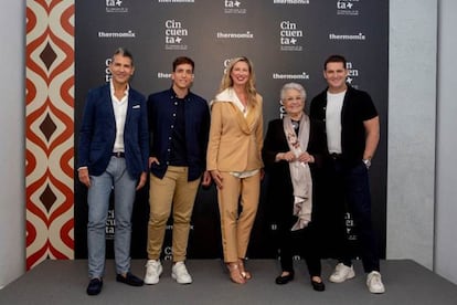 Lola Herrera, Paco Roncero, Anne Igartiburu, Manu Tenorio y Xuso Jones son los embajadores de la inauguración de Cincuenta, el restaurante efímero que conmemora el aniversario de Thermomix, donde todos los platos están cocinados por el robot.