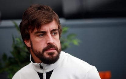 En el Gran Premio de Japón de 2015, Alonso estalló y lo hizo a través de la radio del equipo que puede escucharse en la televisión: "¡Esto es un motor de GP2! [la categoría inferior a la F1]". Acabó undécimo y aunque al bajar del coche matizó un poco sus palabras -“Es que es embarazoso. En las curvas vamos rápido, pero para los demás es muy fácil adelantarnos”- se llevó la reprimenda del patrón de su equipo Ron Dennis que respondió: “No es la forma en la que me gustaría que mis pilotos demostraran su profesionalidad. Él va en el coche y está frustrado, pero emplear ese tono no es una forma constructiva de comunicarse”.