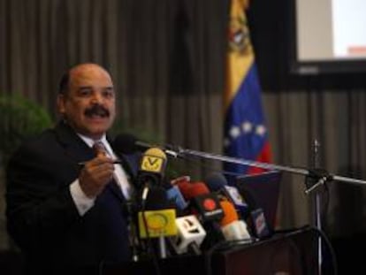 Fotografía tomada en junio de 2010 en la que se registró al ministro de Finanzas de Venezuela, Nelson Merentes, quien señaló que lo que está haciendo el Gobierno es un acercamiento de trabajo con el sector privado. EFE/Archivo