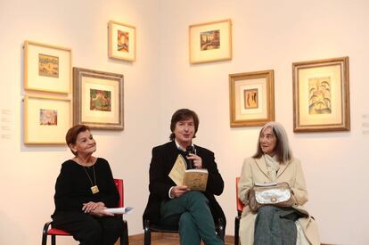Elena Montero Lacasa, Andrés Duprat y María Kodama en la presentación de 'El libro de los argentinos', de Borges con ilustraciones de Xul Solar.