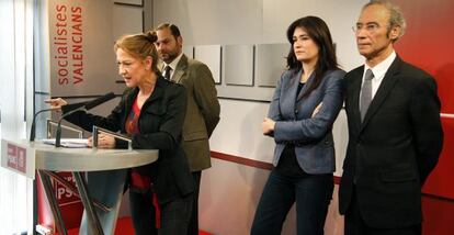 Rodríguez Piñero, en primer término. Tras ella, José Luis Ábalos, Carmen Montón y Ciprià Ciscar.